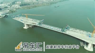 佛山龙翔大桥主航道桥顺利吊装75米钢箱梁