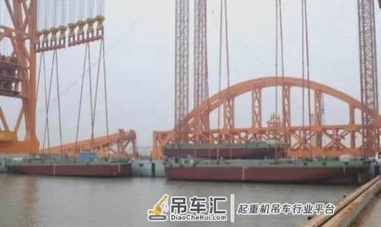 世界上最大造船龙门吊-2.2万吨宏海号龙门吊