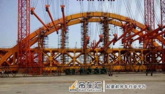 世界上最大造船龙门吊-2.2万吨宏海号龙门吊