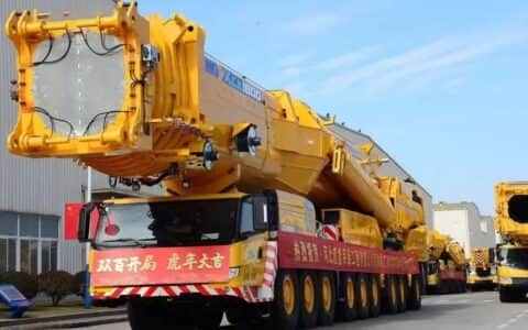发车 | 五台“擎风新王”XCA1800领航，百余台100-500吨级起重机列队发往全球
