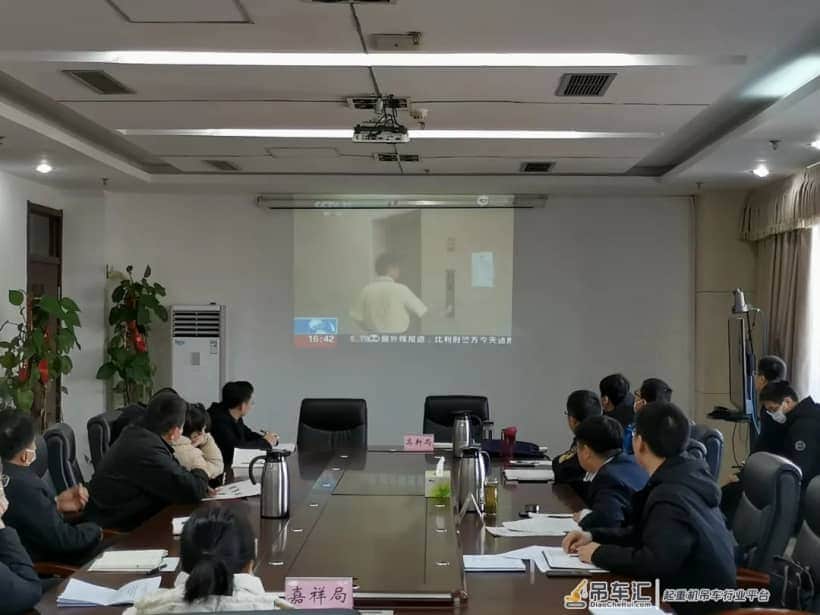 市市场监管局召开特种设备作业人员考试机构、起重机械使用单位、电梯使用及维保单位约谈警示会