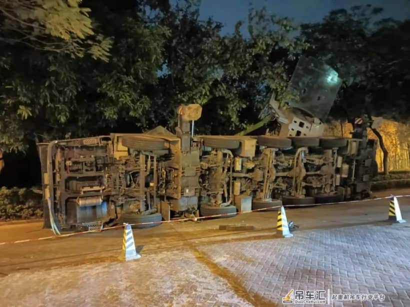 130吨吊车，深夜惨遭切割大臂，咋回事？