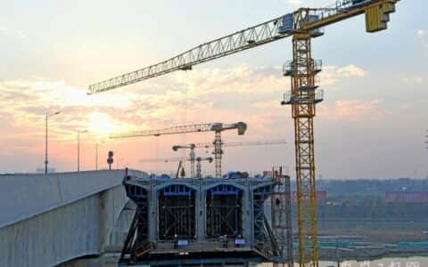 中联重科助建国家重大水利工程 引江济淮东津渡大桥“臂”显身手