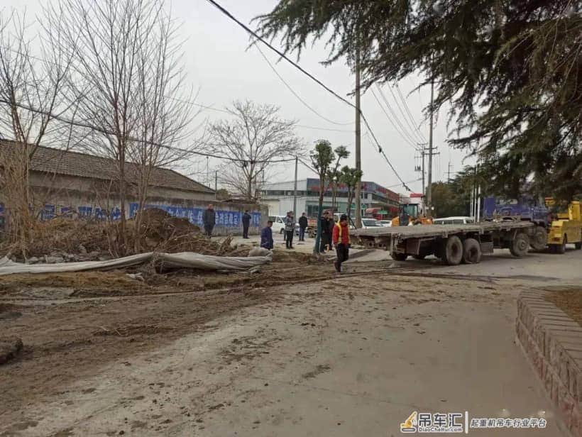 市城市管理执法局开展清理 “僵尸车”顽疾行动
