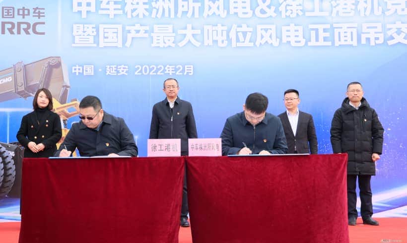 国产最大吨位正面吊成功交付!中车株洲所与徐工签署战略协议