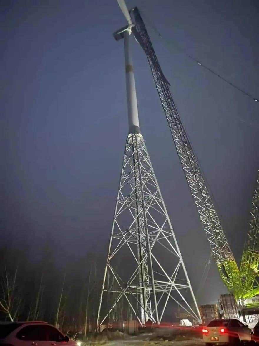 新能源建设最佳搭档!中联重科助力明阳首台桁架式风机吊装成功
