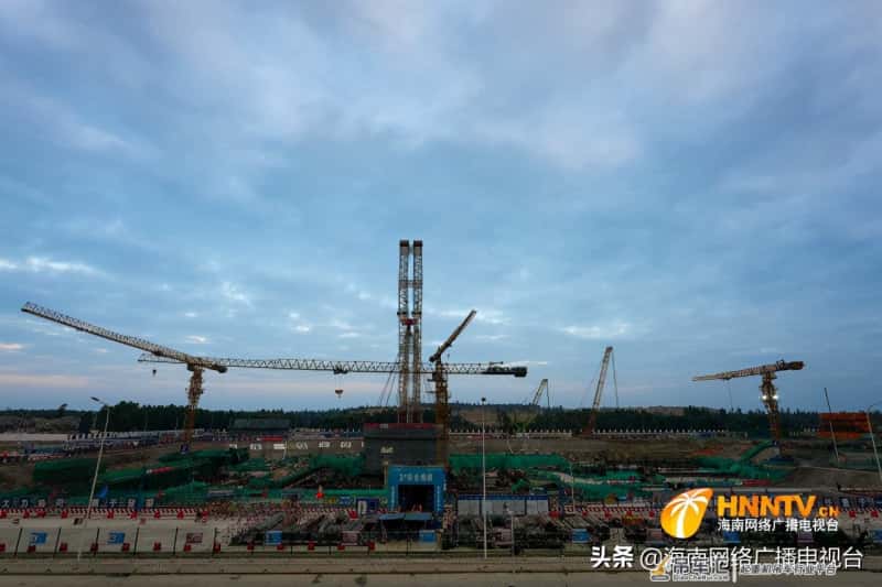 提前46天完成里程碑计划!“玲龙一号”全球首堆钢制安全壳下部筒体在海南昌江吊装成功