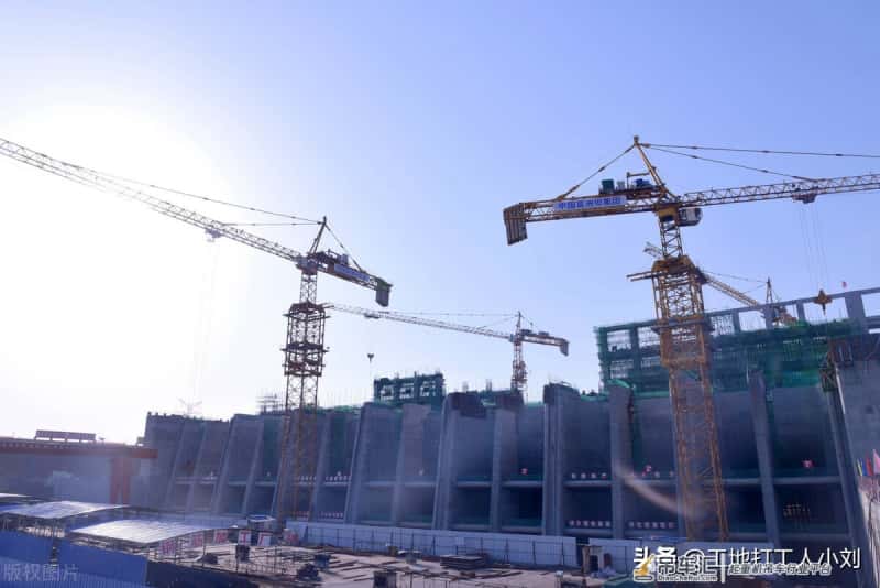 带你们了解 工地上安装一台塔吊到底需要多少钱
