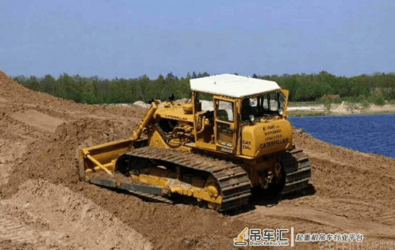 龙门吊都是小意思,中国造最大马力推土机,老外羡慕还能智能遥控