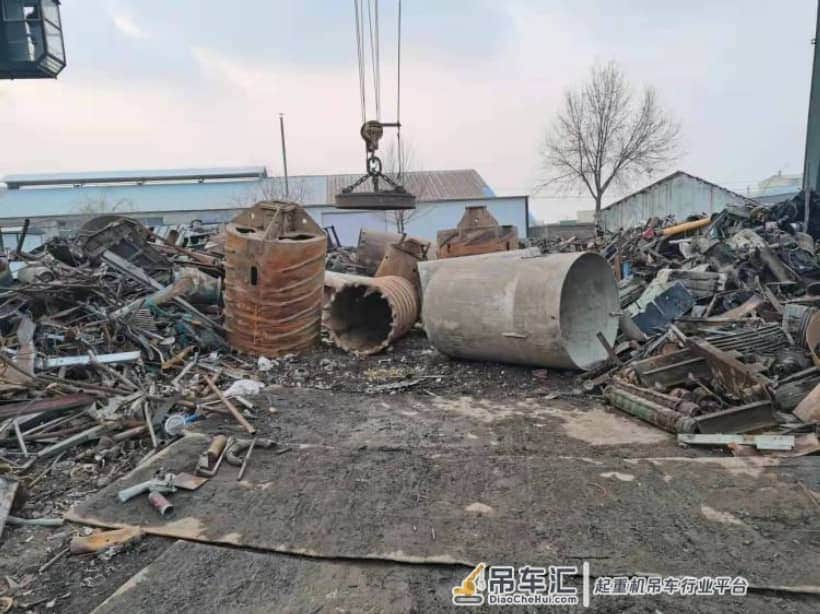 雇来吊车、货车运赃物 男子冒充老板盗窃70余万施工设备