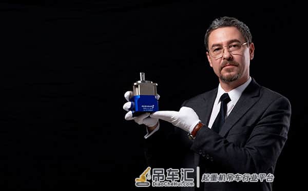 精密行星减速机在淬火起重机的应用
