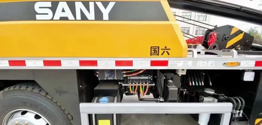 插电25吨吊车当道！成本是降了…台班还好吗？