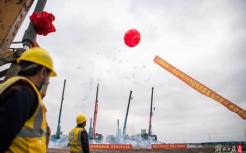 “三年大变样”决战决胜年，上海这个片区塔吊林立，工地建设者超2万人