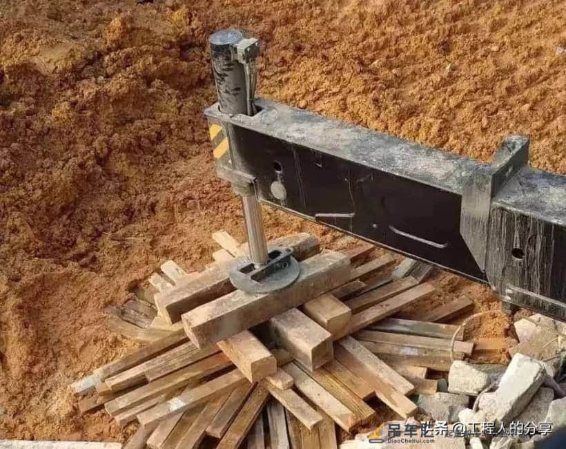 浙江一工程发生汽车起重机倾覆事故