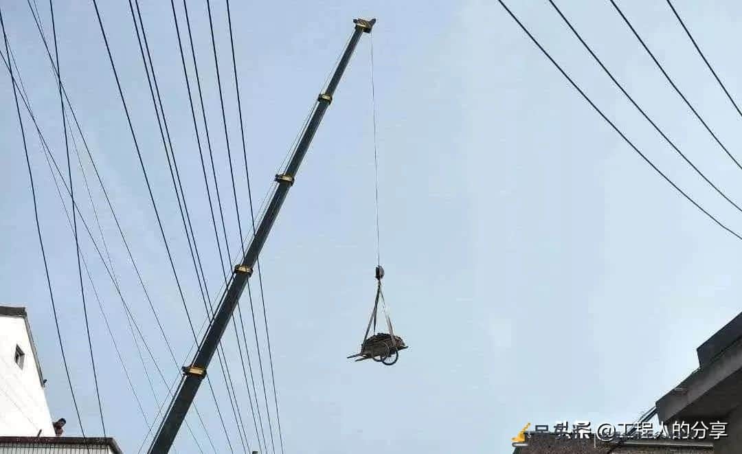 浙江一工程发生汽车起重机倾覆事故