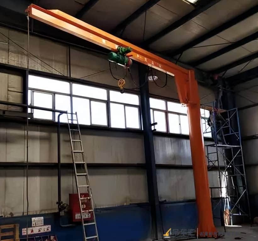 轻型强度和重型强度起重机通过哪些数据定义