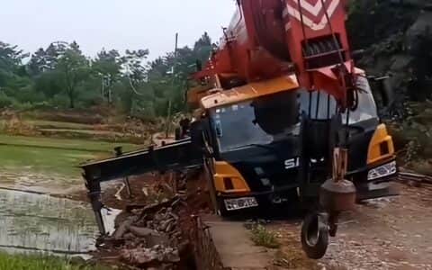 吊友哭诉：挣台班的路上，总是一路坎坷
