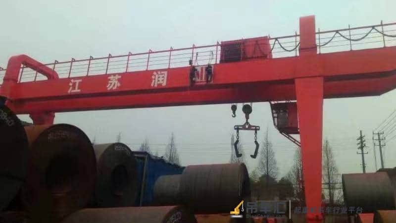 龙门吊除锈刷漆,起重机防腐写字