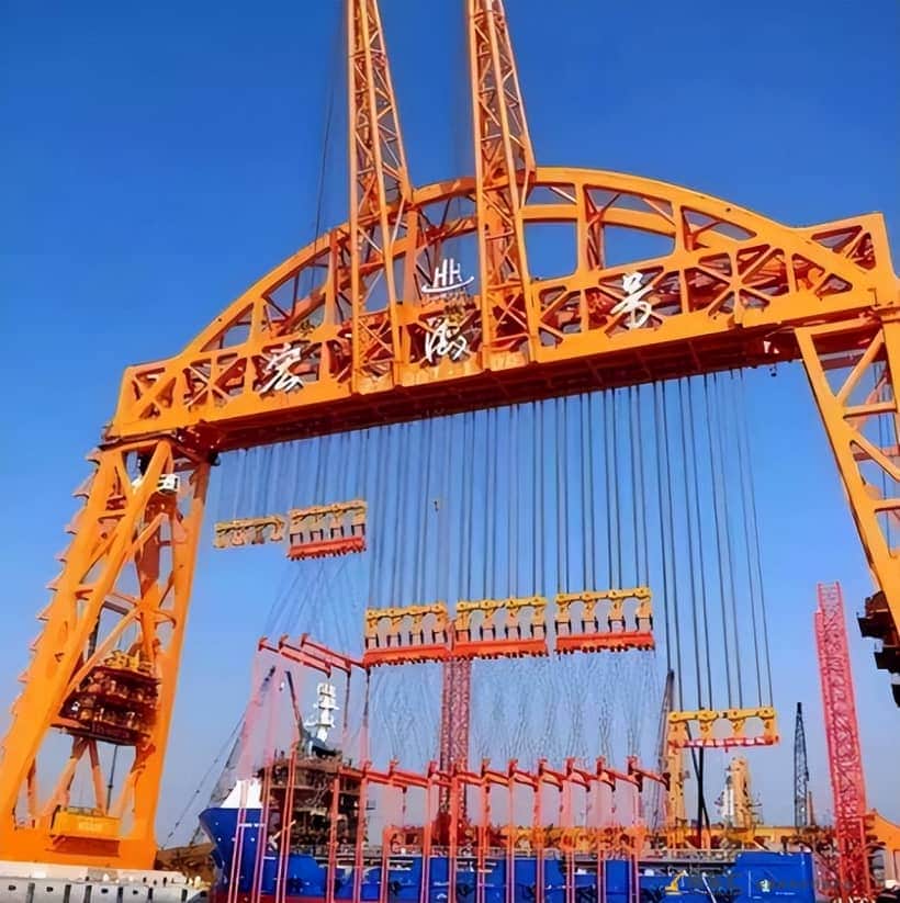 中国造出全球最大龙门吊，一次起重2万吨，再创世界纪录