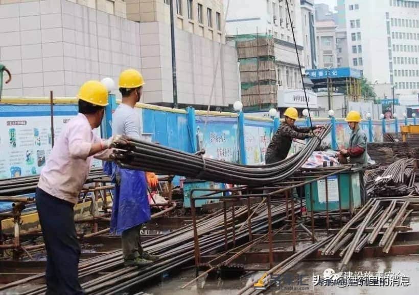 吊带突然断开,导致吊物坠落致人死亡事故,塔吊司机被追刑