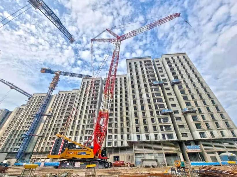 徐工XGC400-I履带起重机大显身手！在新加坡“拼乐高”造房