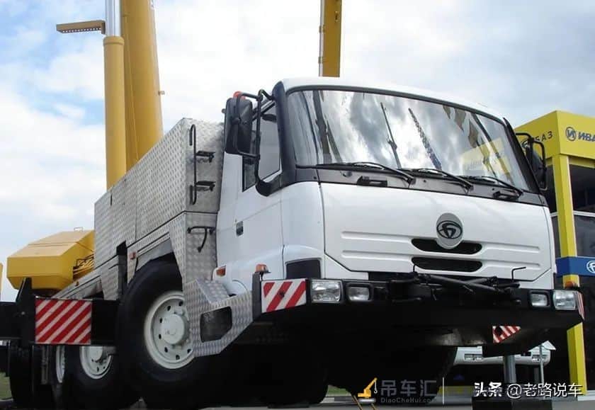 BAZ KS-8973重型轮式起重机 起重市场上的百吨王