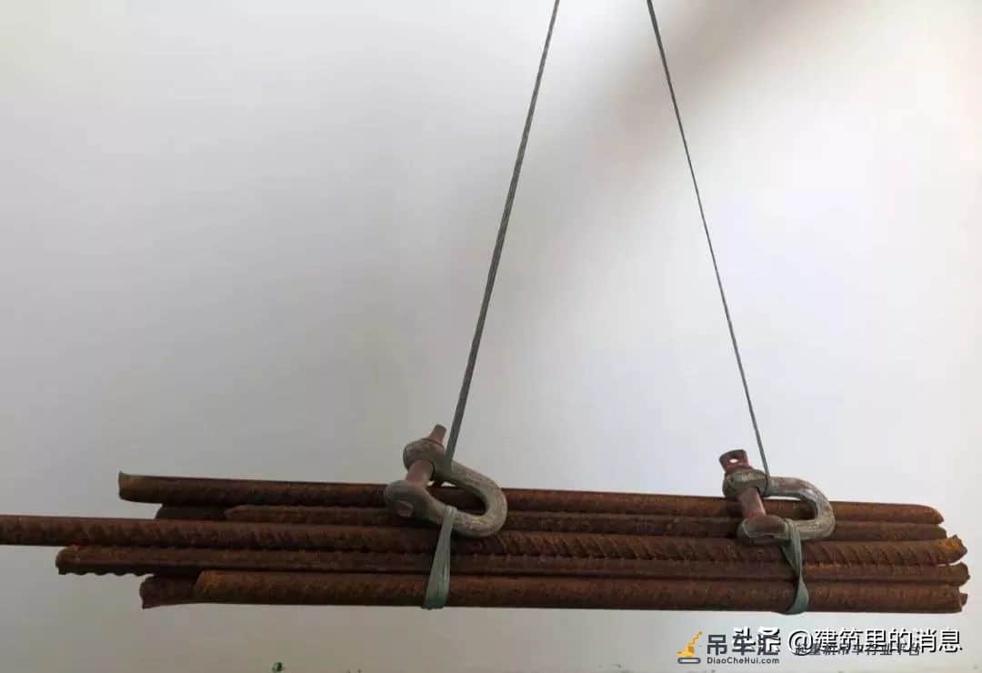突发!一工地塔吊高处坠落,汽车被拦腰砸中,下面附塔吊安全讲解