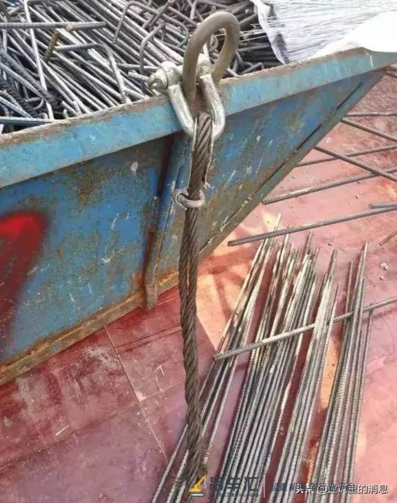 突发!一工地塔吊高处坠落,汽车被拦腰砸中,下面附塔吊安全讲解