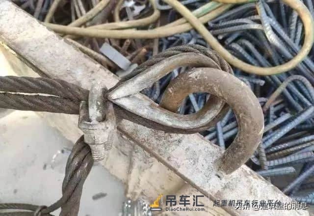 突发!一工地塔吊高处坠落,汽车被拦腰砸中,下面附塔吊安全讲解