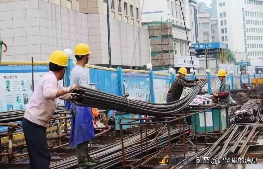 突发!一工地塔吊高处坠落,汽车被拦腰砸中,下面附塔吊安全讲解