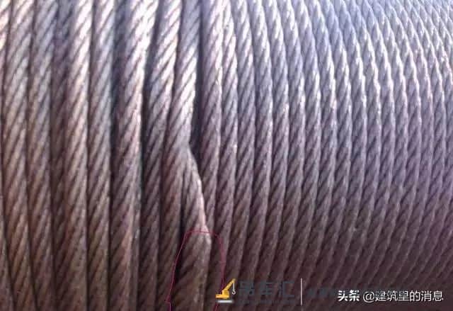 突发!一工地塔吊高处坠落,汽车被拦腰砸中,下面附塔吊安全讲解
