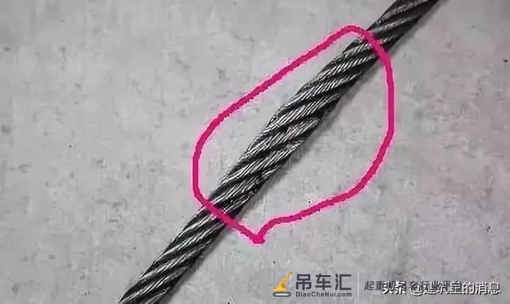 突发!一工地塔吊高处坠落,汽车被拦腰砸中,下面附塔吊安全讲解