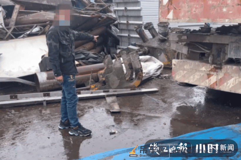 这个贼胆子有点大!光天化日之下,动用吊车货车盗窃建筑材料