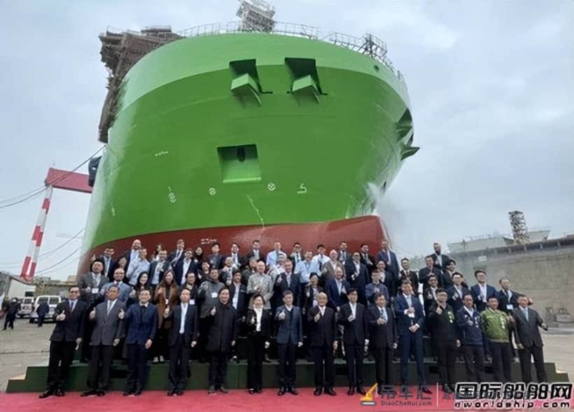 全球第二大?台湾地区自主建造首艘风电场大型浮吊船下水