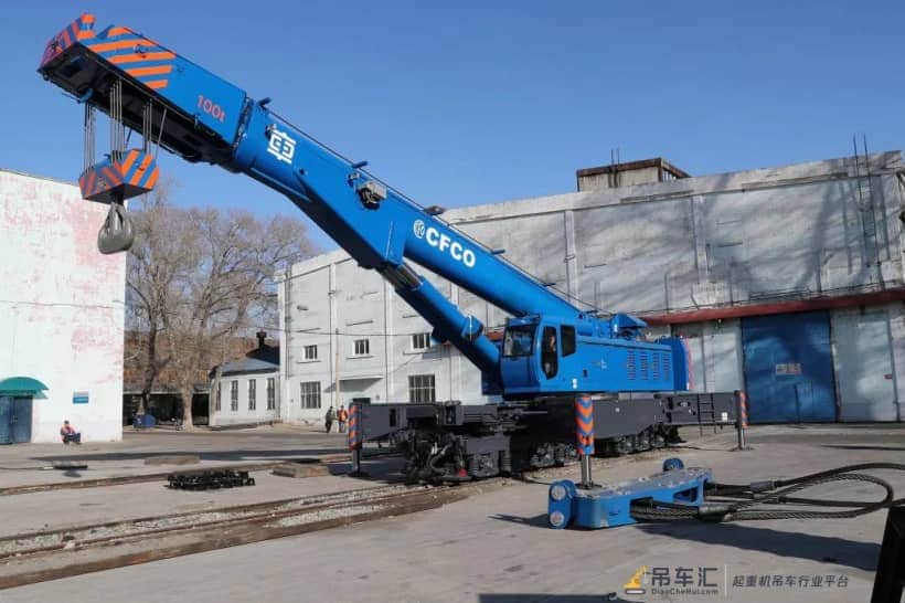 中车齐车公司铁路起重机大展身手