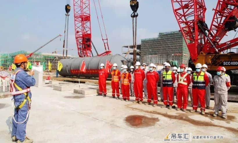 巴陵石化己内酰胺搬迁项目:130吨首台大件设备顺利吊装成功