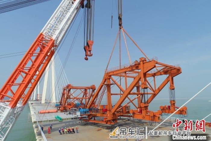 珠海金海大桥首台750吨架梁吊机整机成功转场