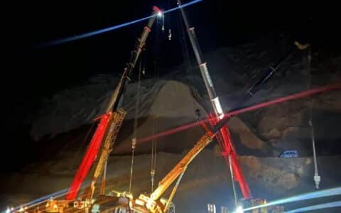 k5a吊30铲车翻车后续：因为台班嫌贵造成二次的伤害