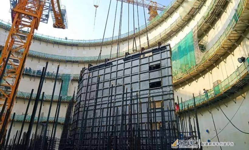 中联重科2000吨履带吊圆满完成昌江华龙一号3号机组非能动注水箱模块一吊装