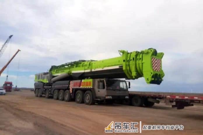 中国造出全球最大吨位全地面起重机
