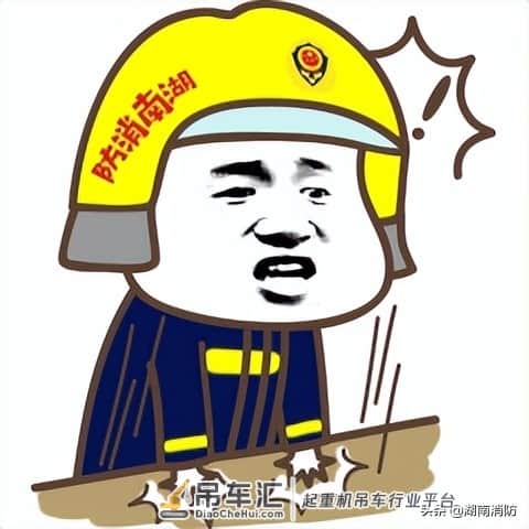 痛心!吊车倾覆砸中两名学生, 致一死一伤!