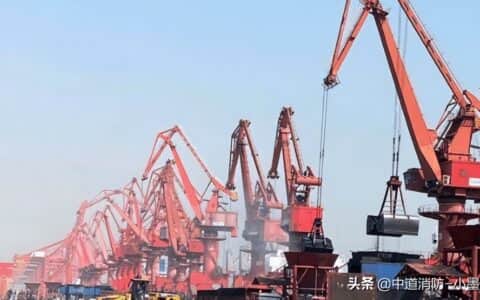 港口流机运输车正面吊发动机舱水基自动灭火装置的灭火应用