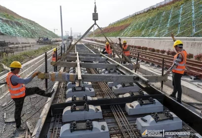 成华制造:悬臂吊在高铁建设中的重要作用