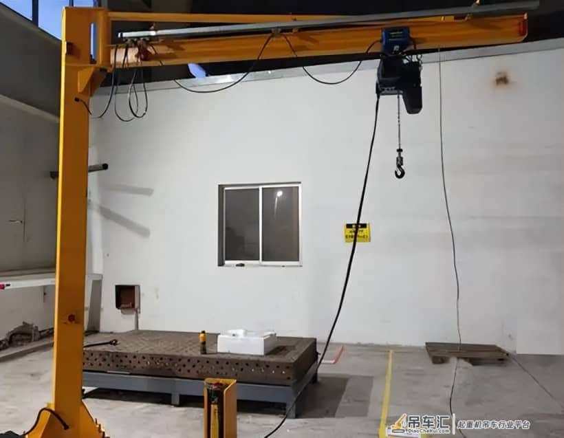 成华制造:悬臂吊在高铁建设中的重要作用
