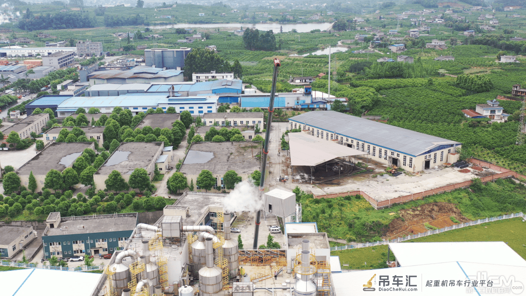 活动距离不到2米，看三一SAC2000C8如何解决吊装难题