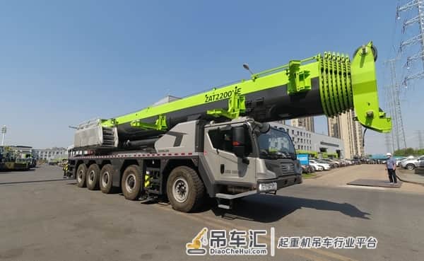 中联重科发布全球首台混动全地面起重机 引领行业新能源时代