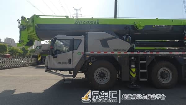 中联重科发布全球首台混动全地面起重机 引领行业新能源时代