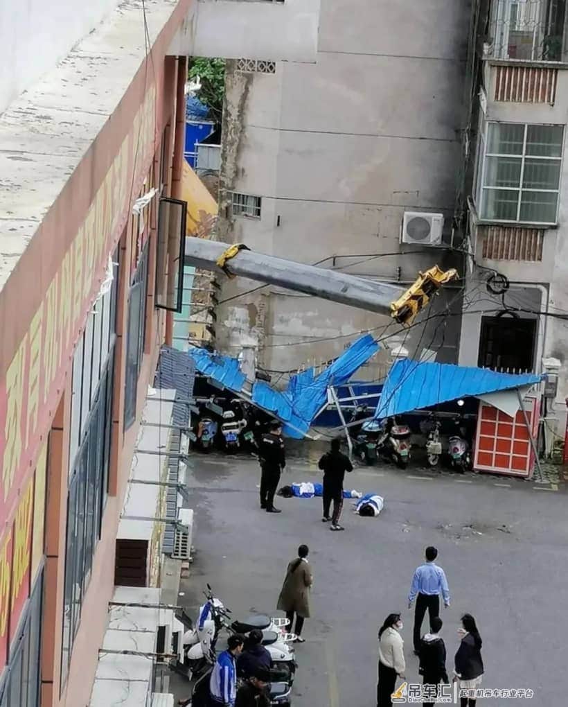 警钟长鸣！广西钦州中学，25吨吊车翻车，致学生一死一伤