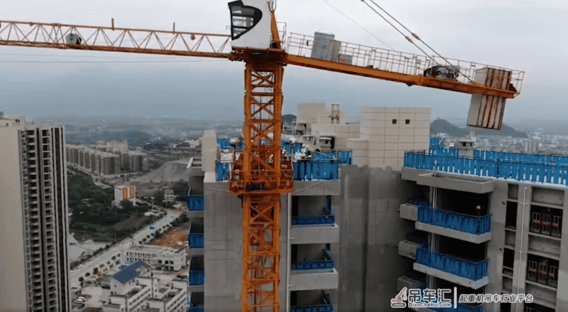 突发！广西一在建工地塔吊发生事故，4人被困
