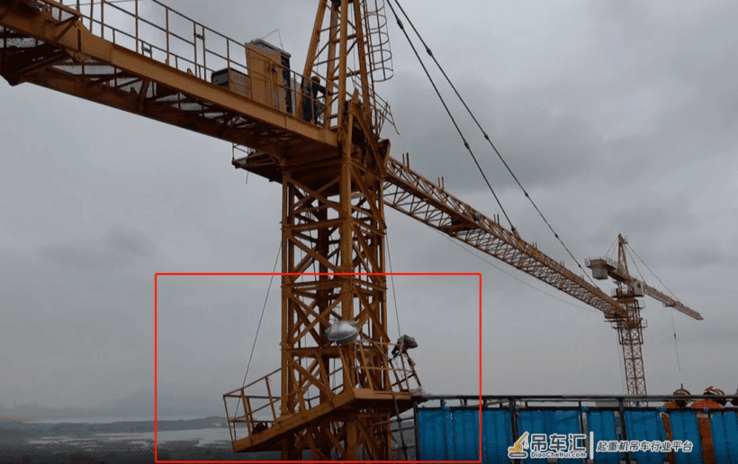 突发!广西一在建工地塔吊发生事故,4人被困